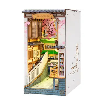 Book Nook: Sakura Densya
