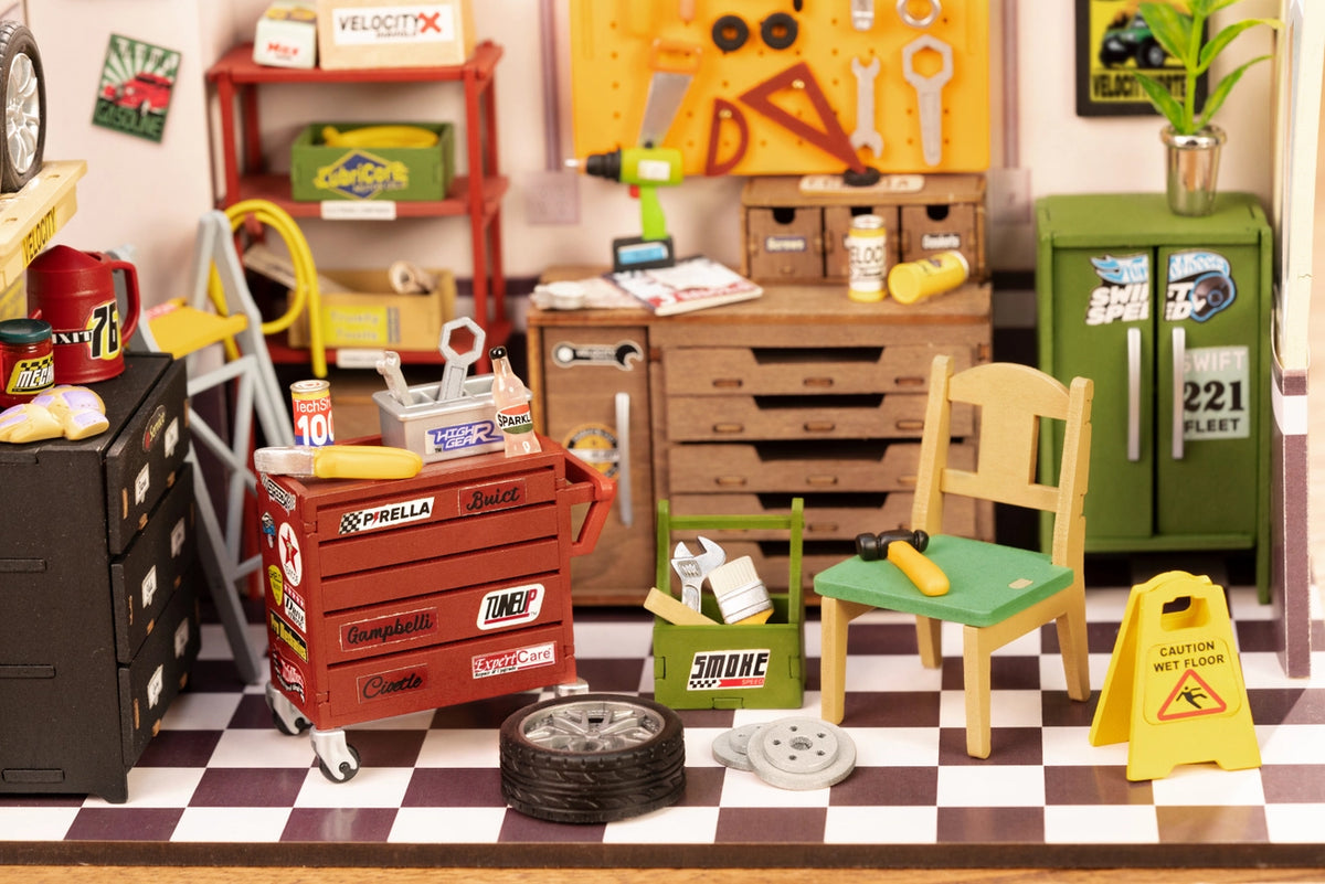 Miniature House Kit: Garage Workshop