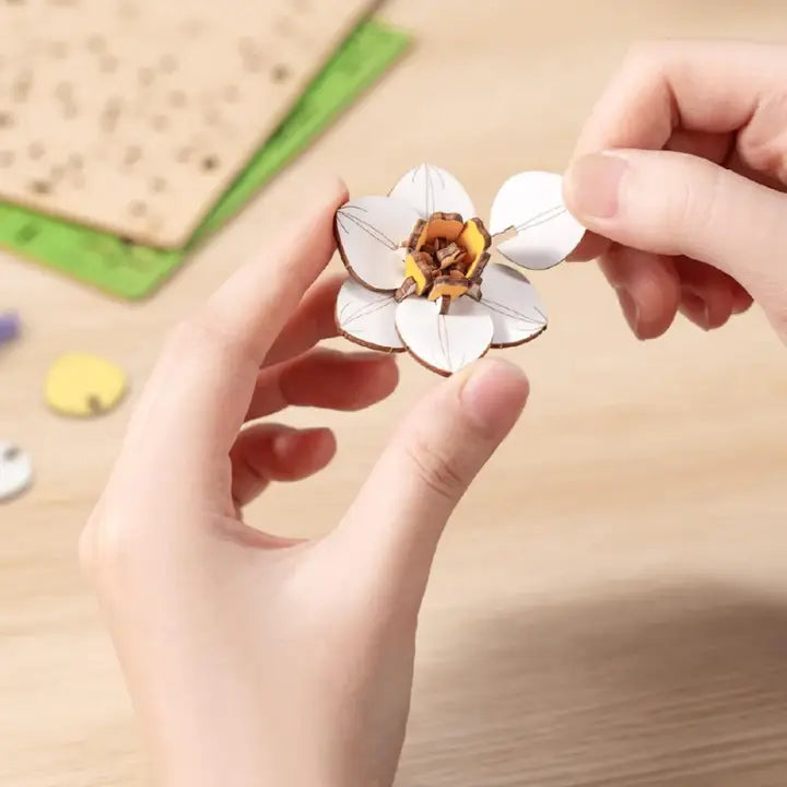 Wooden Flower Puzzle: Narcissus