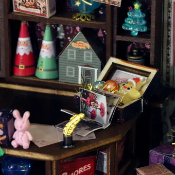 Miniature House Kit: Christmas Wonderland
