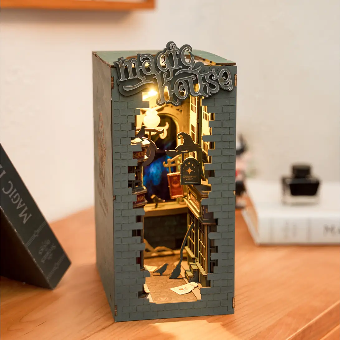 Book Nook: Magic House