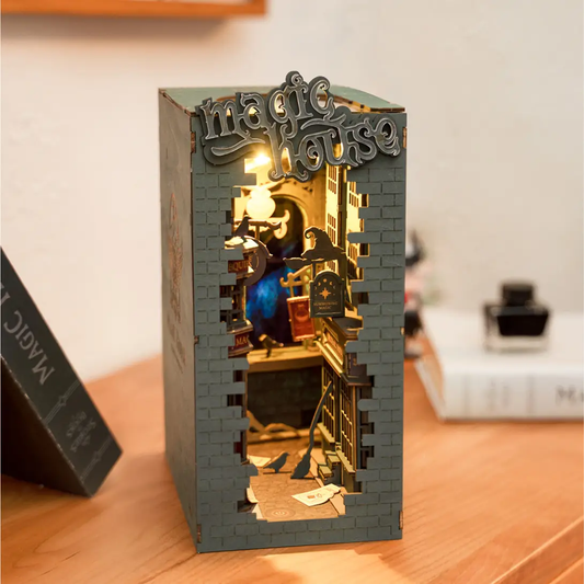 Book Nook: Magic House